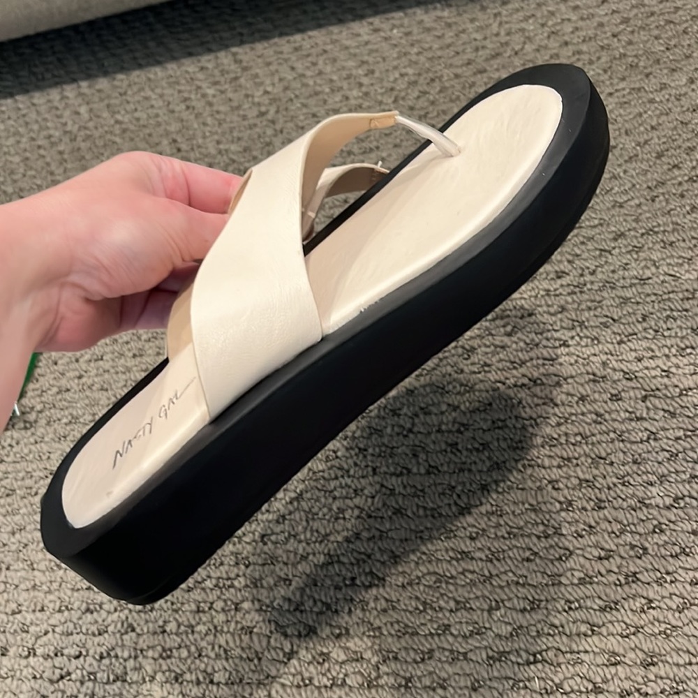 Sandals - Picture 2 of 4